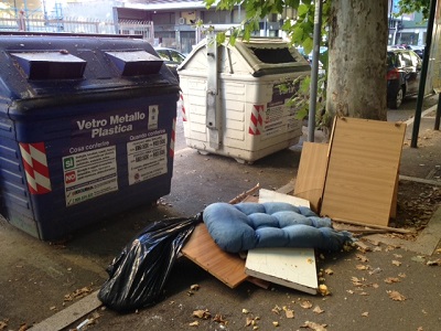 foto rifiuti via del Concilio-via Firenze1