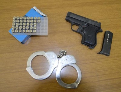 Ferisce la madre con una pistola ad aria compressa, 25enne arrestato