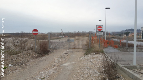 cantiere oscuro sul fiume Saline a Marina di CSA