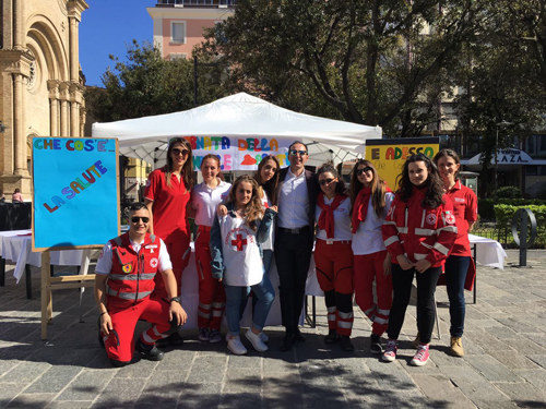 I GIOVANI DI CROCE ROSSA IN PIAZZA PER LA GIORNATA MONDIALE DELLA SALUTE