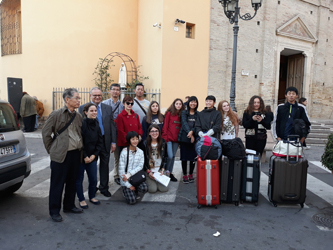 Delegazione giapponese con gli studenti e le famiglie ospitanti