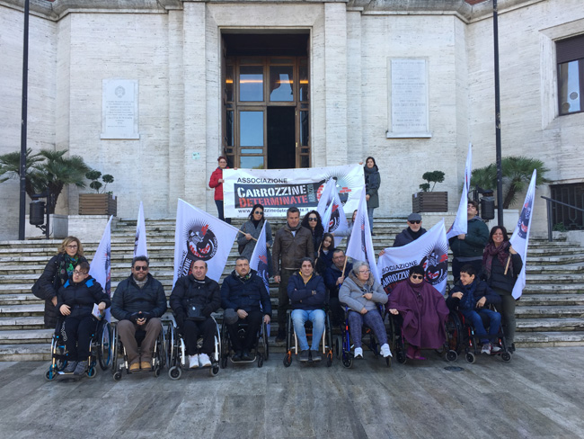 stalli disabili - sbarre della vergogna