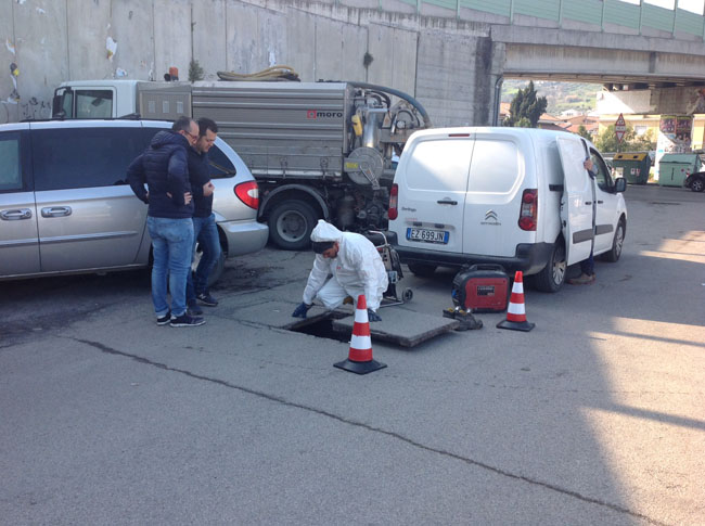 Fosso Mazzocco, allacci abusivi: sopralluogo di Comune e ACA