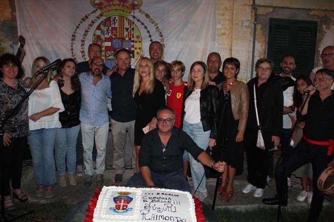 gruppo con torta