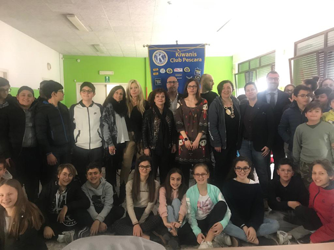 gruppo studenti convegno bullismo