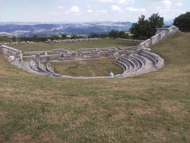 pietrabbondante teatro con schienali