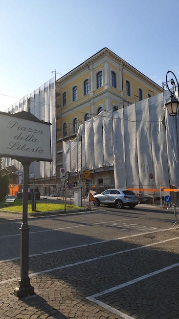 Scuola De Amicis vista da Piazza della Libertà