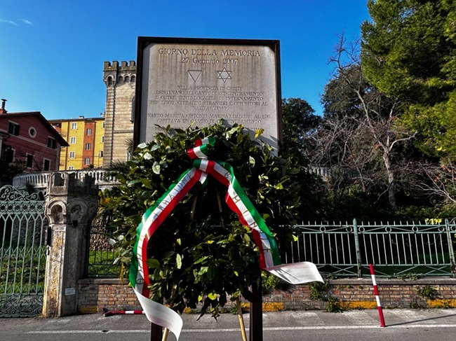 Corona al cippo di Istonio Marina