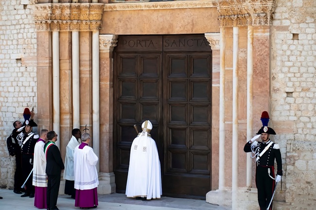 Papa Francesco alla Perdonanza del 2022