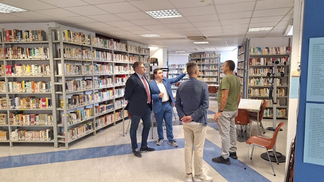 Roberto Santangelo visita la Biblioteca di Vasto (3)