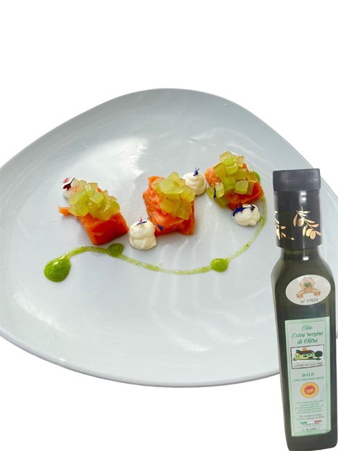 Foto ricetta Ngoma Loussangui Giglate Chanel- Salmone con cetriolo compresso, salsa yogurt e polvere di limone