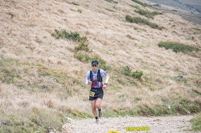 Trail dell'Acqua Puzza 10112024 il vincitore Di Sante in azione sui 24 km