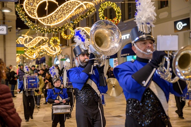 christmas music parade santangelo outlet village